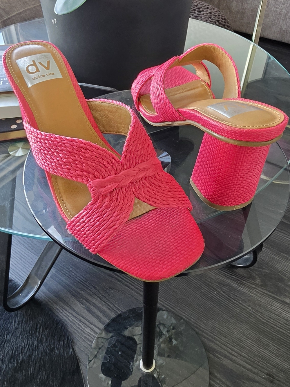 Dolce Vita Haady Pink Raffia Woven Heels
(Size 7)